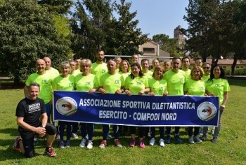 Atleti e striscione dell'Associazione sportivaCONFODI Nord di Padova