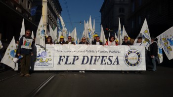 3-La FLP DIFESA in manifestazione
