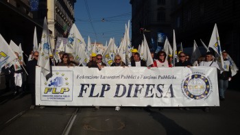 4-La FLP DIFESA in manifestazione